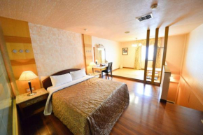 Отель Paiwei Motel  Tainan